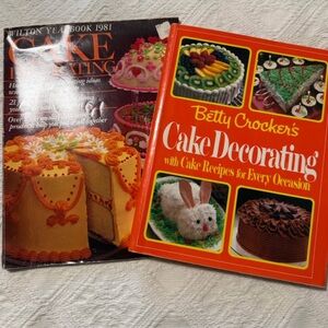Vintage cake decorating books

Wilton GUC (1981) & Betty Crocker EUC (1984)